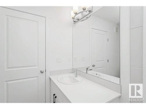 41 1530 Tamarack Boulevard Nw, Edmonton, AB - Indoor Photo Showing Bathroom