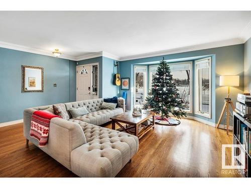 10434 138 Street, Edmonton, AB - Indoor Photo Showing Living Room