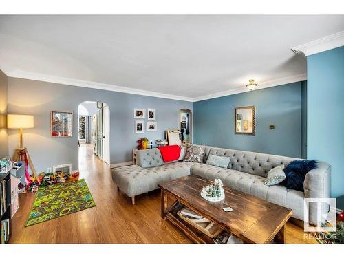 10434 138 Street, Edmonton, AB - Indoor Photo Showing Living Room