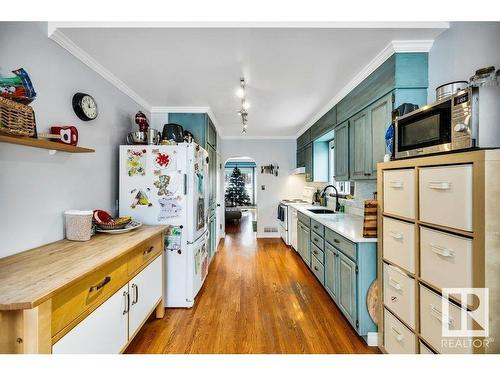 10434 138 Street, Edmonton, AB - Indoor Photo Showing Kitchen