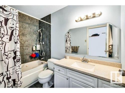 10434 138 Street, Edmonton, AB - Indoor Photo Showing Bathroom