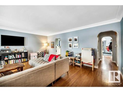 10434 138 Street, Edmonton, AB - Indoor Photo Showing Living Room