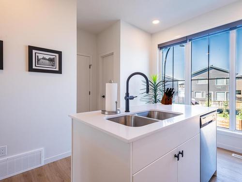 439 39 Street, Edmonton, AB - Indoor Photo Showing Kitchen With Double Sink