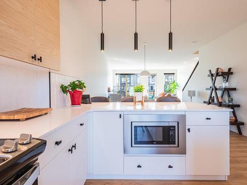 439 39 Street, Edmonton, AB - Indoor Photo Showing Kitchen