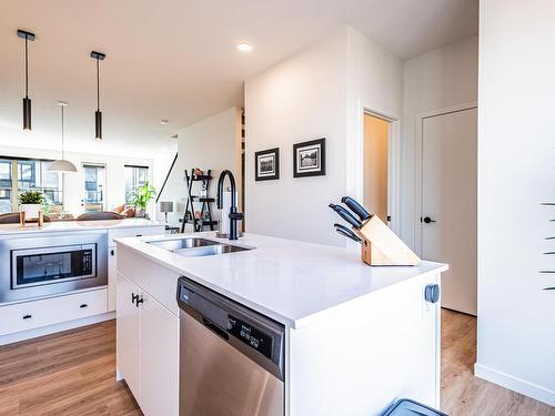 439 39 Street, Edmonton, AB - Indoor Photo Showing Kitchen With Double Sink