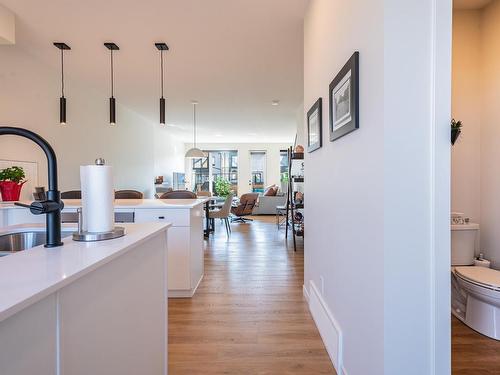 439 39 Street, Edmonton, AB - Indoor Photo Showing Kitchen