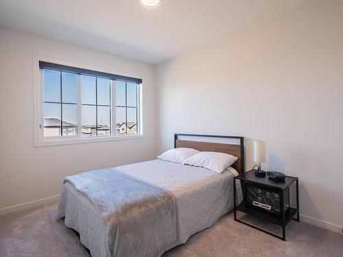 439 39 Street, Edmonton, AB - Indoor Photo Showing Bedroom