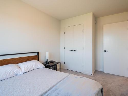 439 39 Street, Edmonton, AB - Indoor Photo Showing Bedroom