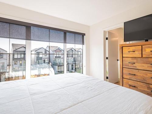 439 39 Street, Edmonton, AB - Indoor Photo Showing Bedroom