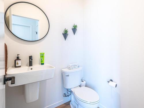 439 39 Street, Edmonton, AB - Indoor Photo Showing Bathroom