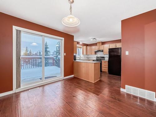 28 225 Blackburn E, Edmonton, AB - Indoor Photo Showing Kitchen