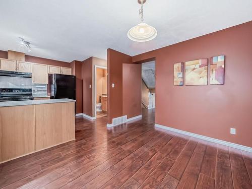 28 225 Blackburn E, Edmonton, AB - Indoor Photo Showing Kitchen