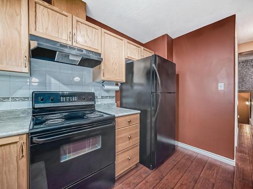 28 225 Blackburn E, Edmonton, AB - Indoor Photo Showing Kitchen