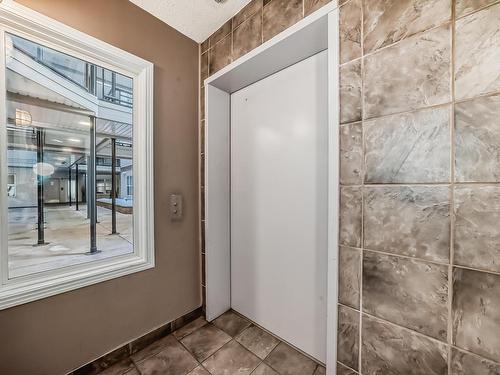 345 4827 104A Street, Edmonton, AB - Indoor Photo Showing Bathroom