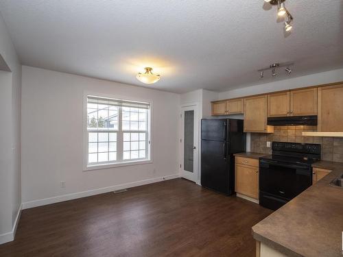 883 Oakland Boulevard, Devon, AB - Indoor Photo Showing Kitchen