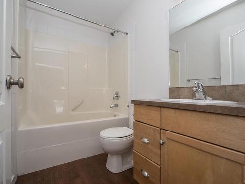 883 Oakland Boulevard, Devon, AB - Indoor Photo Showing Bathroom