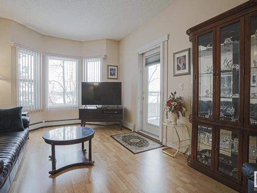 112 14259 50 Street, Edmonton, AB - Indoor Photo Showing Living Room