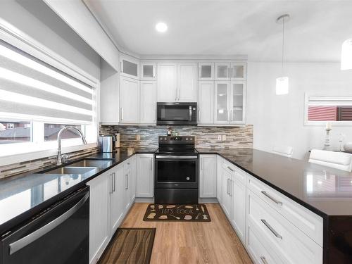 2426 Wonnacott Court, Edmonton, AB - Indoor Photo Showing Kitchen With Double Sink With Upgraded Kitchen