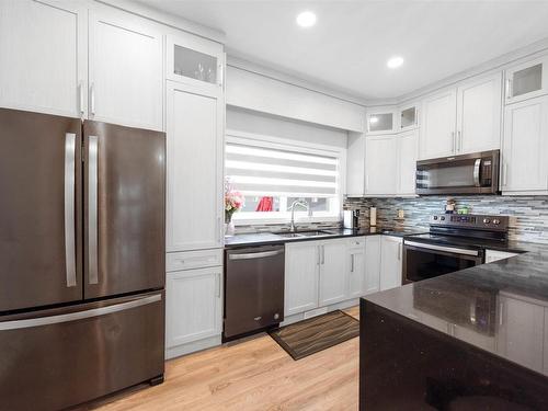 2426 Wonnacott Court, Edmonton, AB - Indoor Photo Showing Kitchen With Double Sink With Upgraded Kitchen