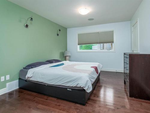 7416 104A Avenue, Edmonton, AB - Indoor Photo Showing Bedroom