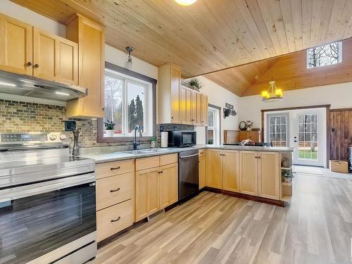 102-53513 Rge Road 35, Rural Lac Ste. Anne County, AB - Indoor Photo Showing Kitchen With Double Sink