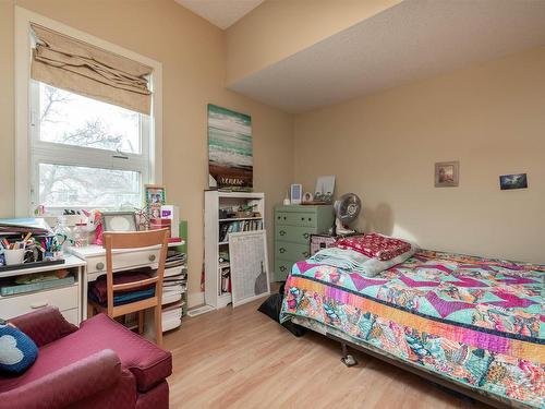 10651 68 Ave 6711 107 St Avenue, Edmonton, AB - Indoor Photo Showing Bedroom