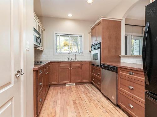 10651 68 Ave 6711 107 St Avenue, Edmonton, AB - Indoor Photo Showing Kitchen