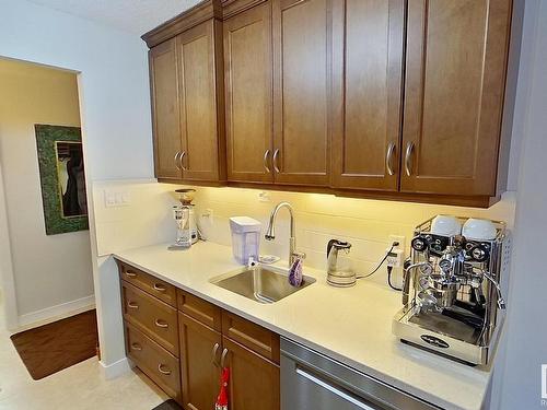 505 12121 Jasper Avenue, Edmonton, AB - Indoor Photo Showing Kitchen