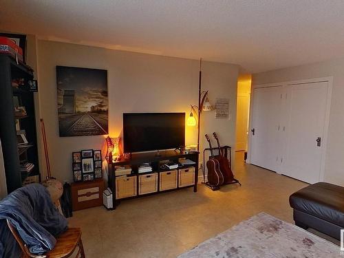 505 12121 Jasper Avenue, Edmonton, AB - Indoor Photo Showing Living Room