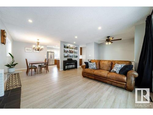 3213 110A Street, Edmonton, AB - Indoor Photo Showing Living Room