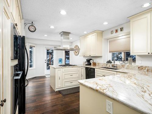 26 53504 Rge Road 274, Rural Parkland County, AB - Indoor Photo Showing Kitchen With Upgraded Kitchen