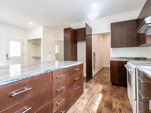 305 3 Street, Rural Lac Ste. Anne County, AB - Indoor Photo Showing Kitchen