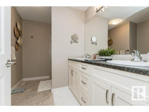 3047 Harvey Crescent, Edmonton, AB - Indoor Photo Showing Bathroom