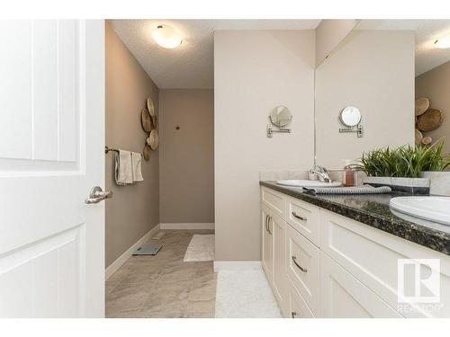 3047 Harvey Crescent, Edmonton, AB - Indoor Photo Showing Bathroom