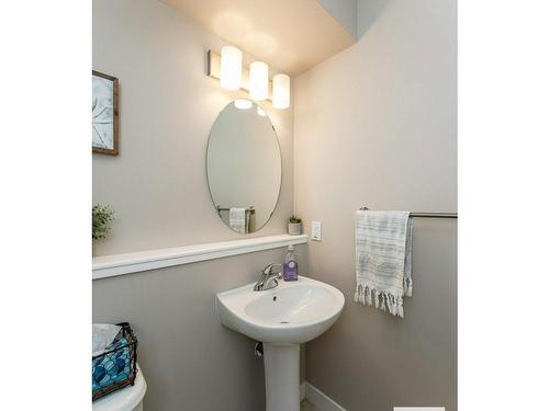 3047 Harvey Crescent, Edmonton, AB - Indoor Photo Showing Bathroom