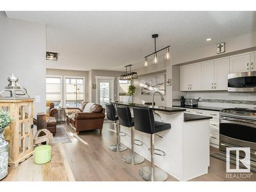 3047 Harvey Crescent, Edmonton, AB - Indoor Photo Showing Kitchen