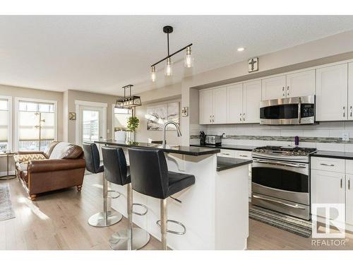 3047 Harvey Crescent, Edmonton, AB - Indoor Photo Showing Kitchen