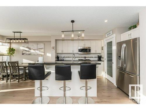 3047 Harvey Crescent, Edmonton, AB - Indoor Photo Showing Kitchen With Upgraded Kitchen