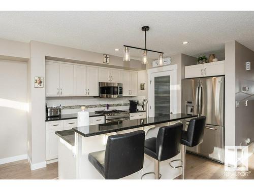 3047 Harvey Crescent, Edmonton, AB - Indoor Photo Showing Kitchen