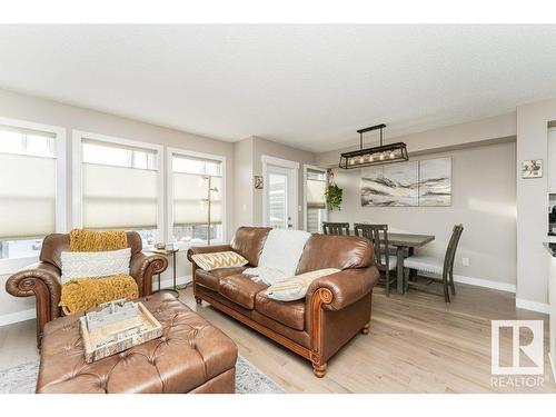 3047 Harvey Crescent, Edmonton, AB - Indoor Photo Showing Living Room