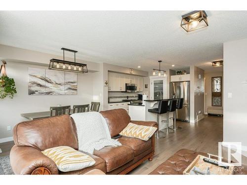 3047 Harvey Crescent, Edmonton, AB - Indoor Photo Showing Living Room