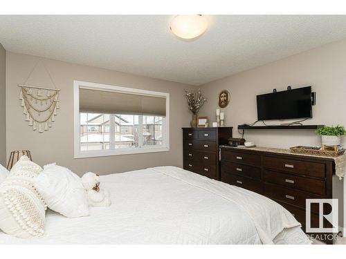 3047 Harvey Crescent, Edmonton, AB - Indoor Photo Showing Bedroom