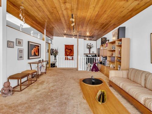 8 Grenfell Avenue, St. Albert, AB - Indoor Photo Showing Living Room