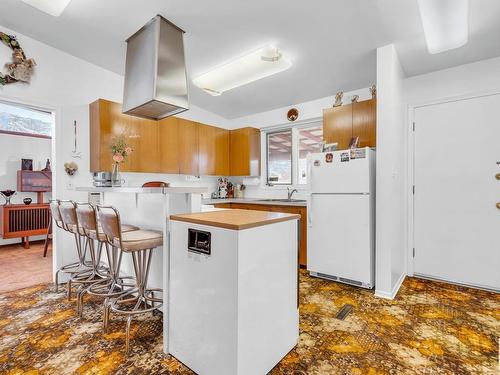 8 Grenfell Avenue, St. Albert, AB - Indoor Photo Showing Kitchen