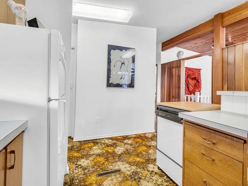 8 Grenfell Avenue, St. Albert, AB - Indoor Photo Showing Kitchen