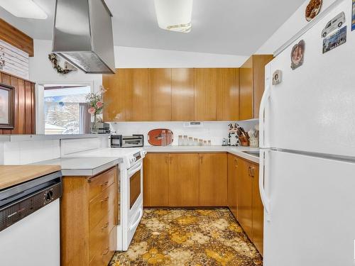 8 Grenfell Avenue, St. Albert, AB - Indoor Photo Showing Kitchen