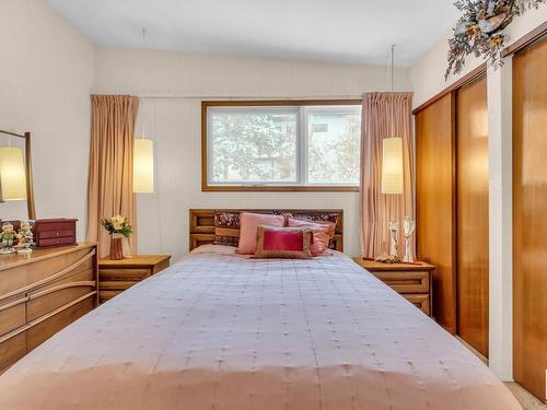 8 Grenfell Avenue, St. Albert, AB - Indoor Photo Showing Bedroom