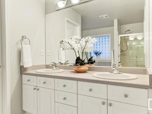 164 Darlington Crescent, Edmonton, AB - Indoor Photo Showing Bathroom