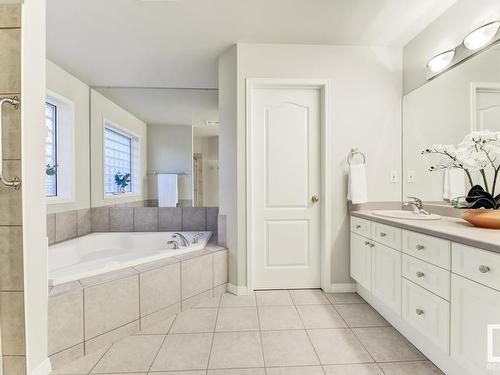 164 Darlington Crescent, Edmonton, AB - Indoor Photo Showing Bathroom