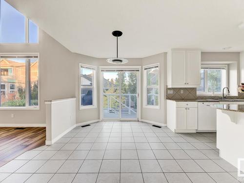 164 Darlington Crescent, Edmonton, AB - Indoor Photo Showing Kitchen